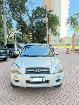 HYUNDAI TUCSON 2.0 MPFI GLS 16V 143CV 2WD GASOLINA 4P AUTOMÁTICO HYUNDAI TUCSON 2.0 MPFI GLS 16V 143CV 2WD GASOLINA 4P AUTOMÁTICO